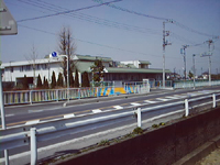 䏬wZ